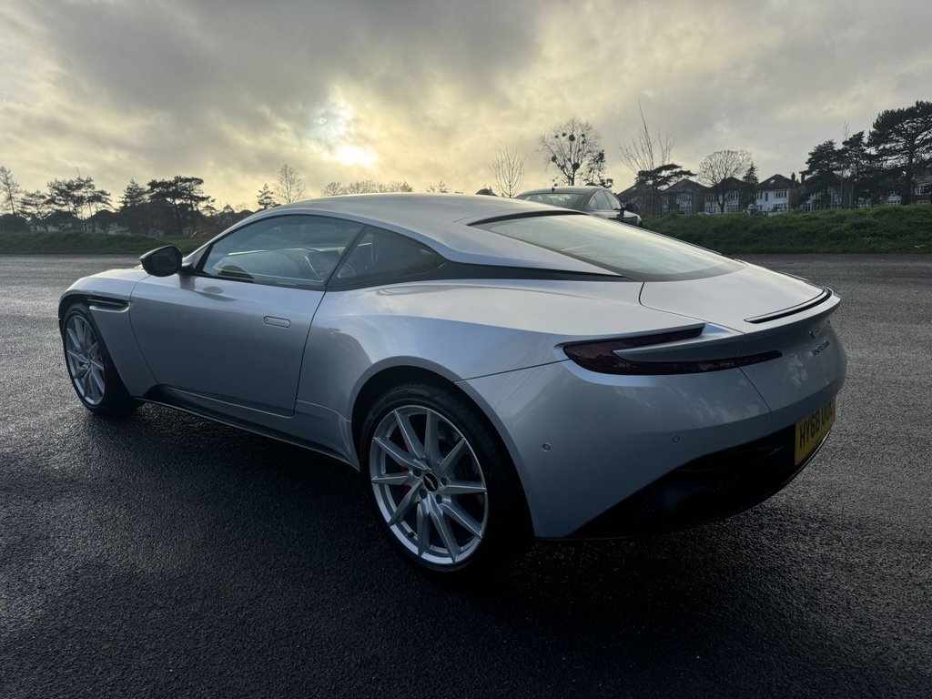 Used Aston Martin DB11 2018 for sale - 77250389: Photo 11