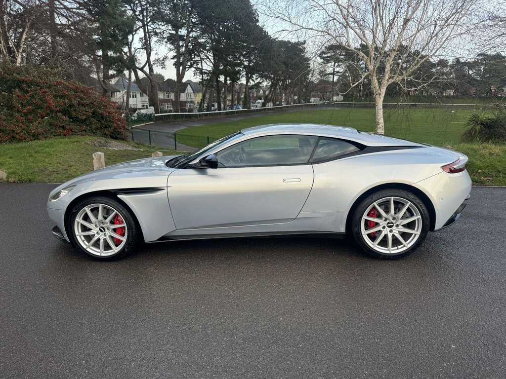 Used Aston Martin DB11 2018 for sale - 77250389: Photo 5