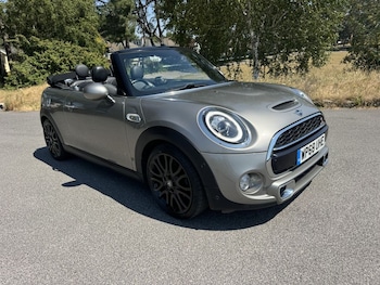 Used MINI Convertible 2018 for sale - 79142210: Photo
