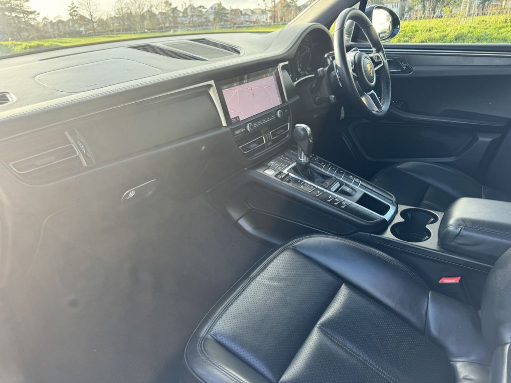 Used Porsche Macan 2020 for sale - 77153410: Photo 14