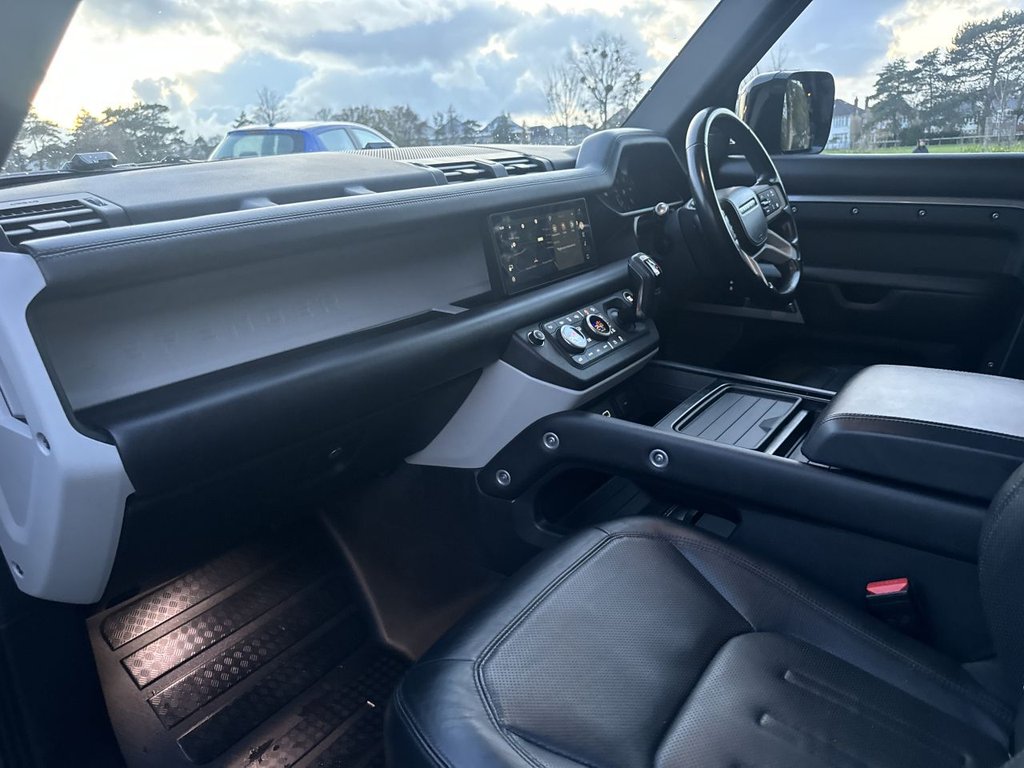 Used Land Rover Defender 2021 for sale - 76783888: Photo 13