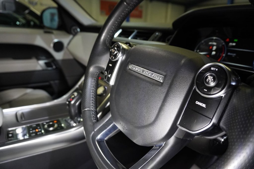 Used Land Rover Range Rover Sport 2015 for sale - 77680436: Photo 9