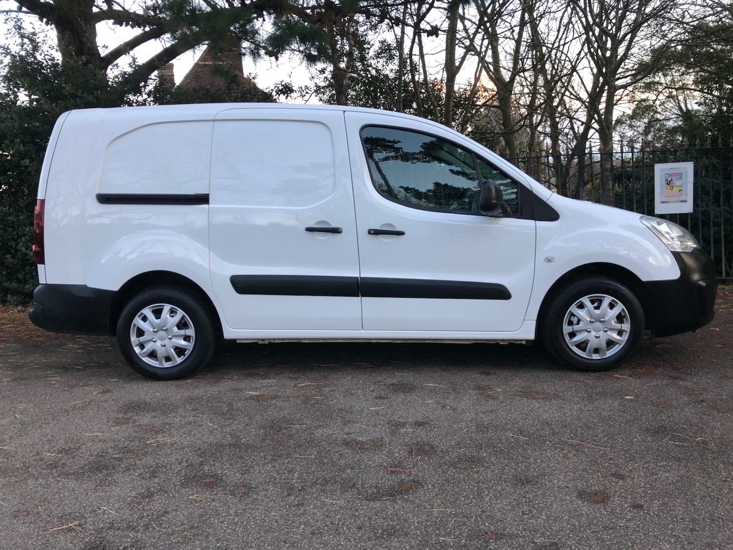 Used Peugeot Partner 2017 for sale - 77005650: Photo 2