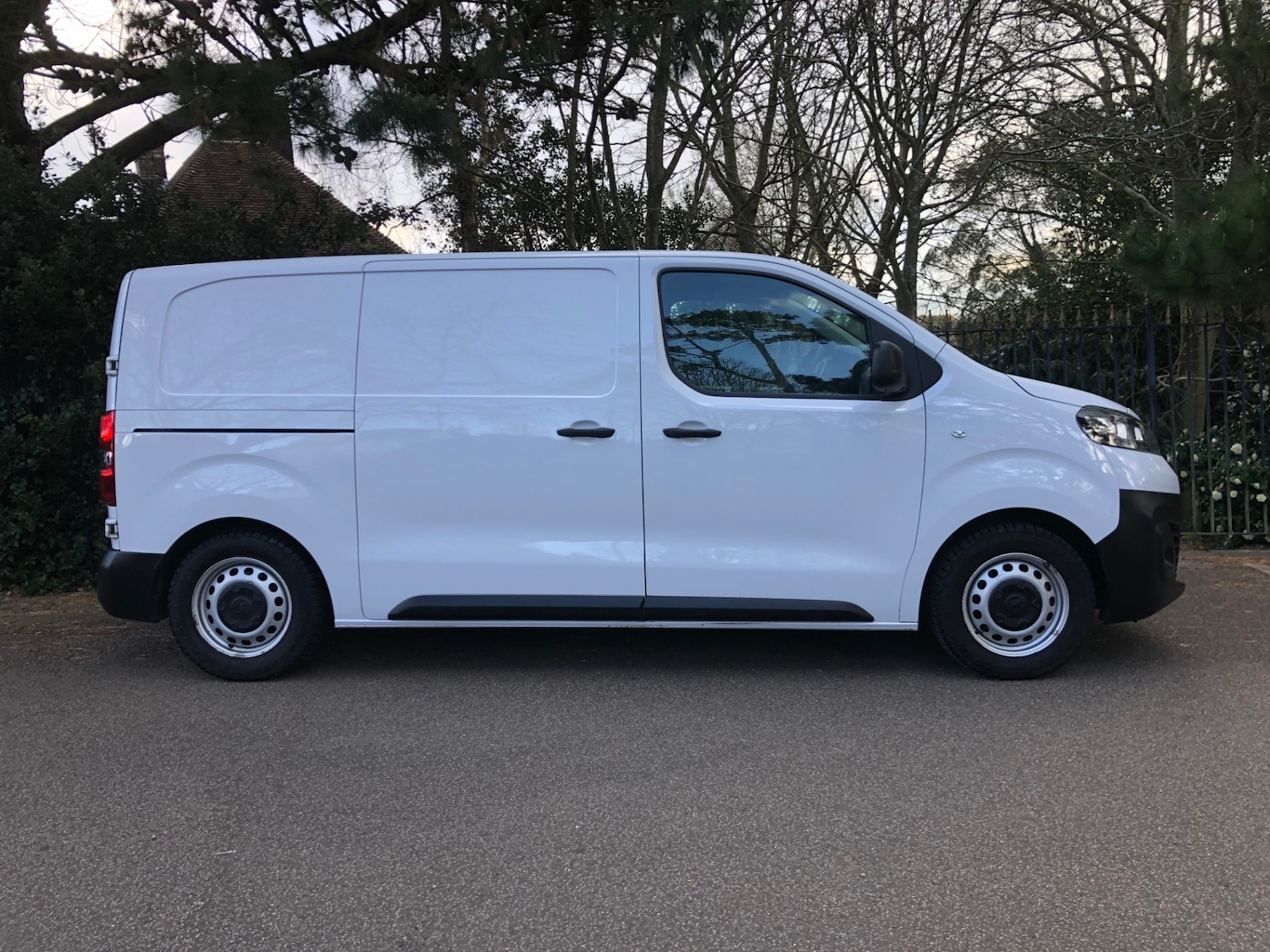 Used Vauxhall Vivaro 2023 for sale - 78082016: Photo 2