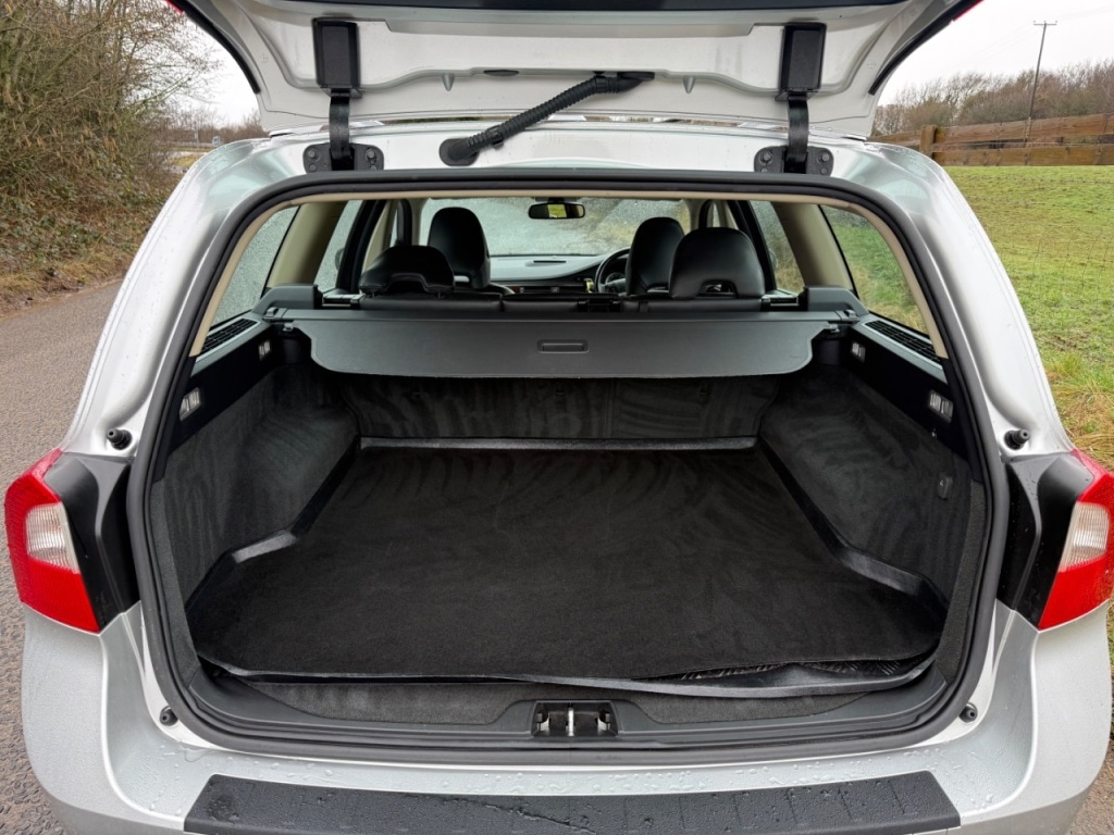 Used Volvo V70 2009 for sale - 77662333: Photo 13