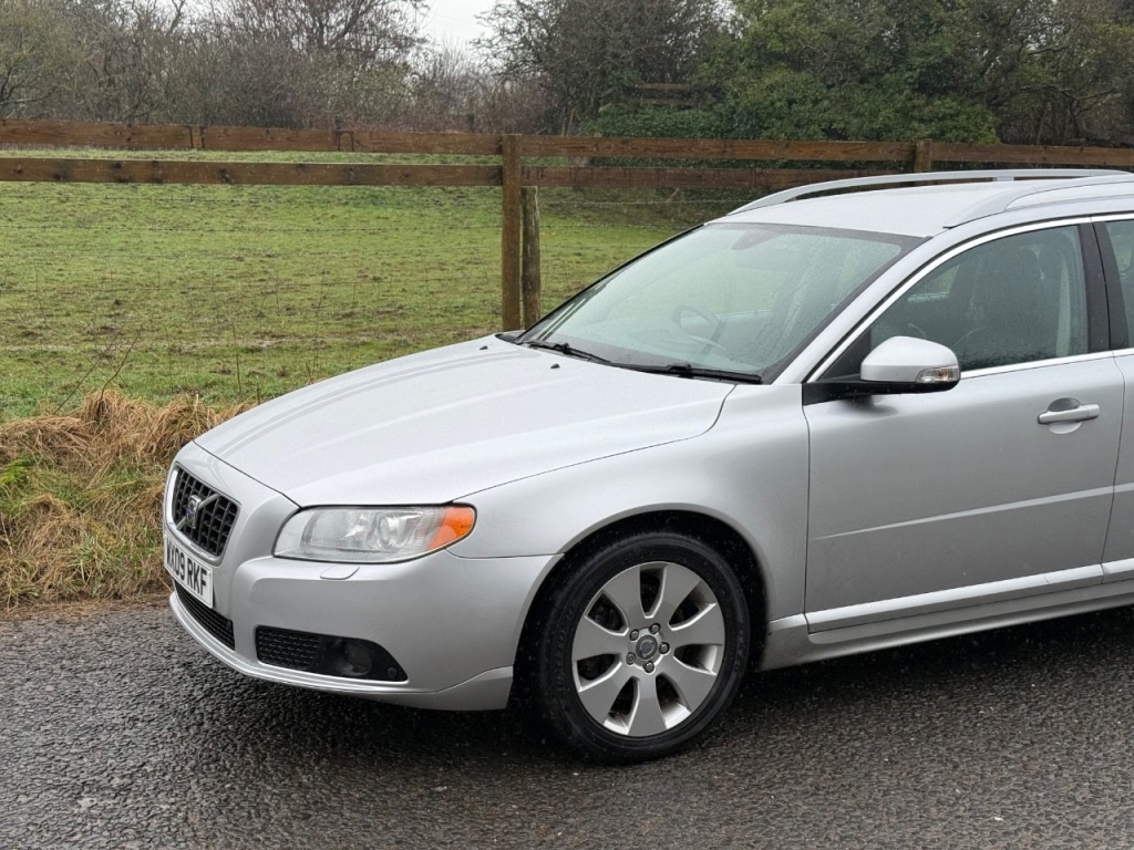 Used Volvo V70 2009 for sale - 77662333: Photo 2