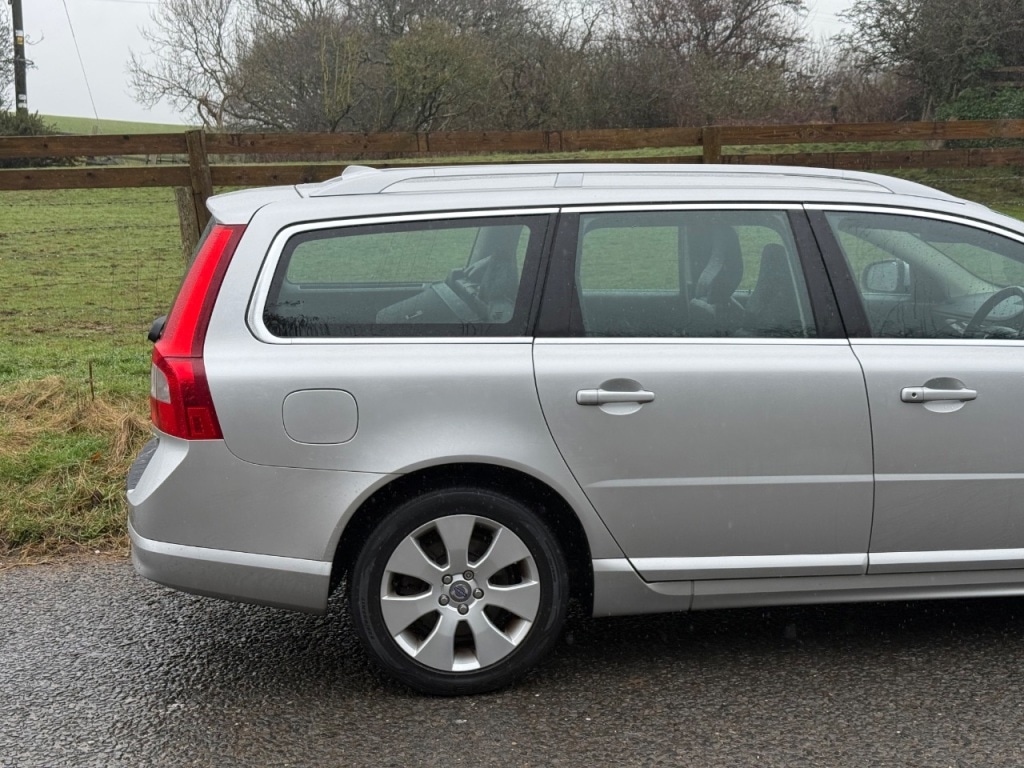 Used Volvo V70 2009 for sale - 77662333: Photo 9