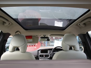 Used Volvo V40 2018 for sale - 75411051: Photo