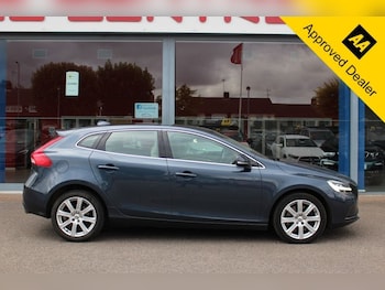 Used Volvo V40 2018 for sale - 75411051: Photo