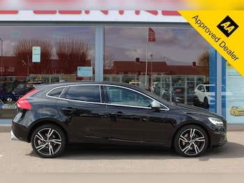 Used Volvo V40 2019 for sale - 78299729: Photo