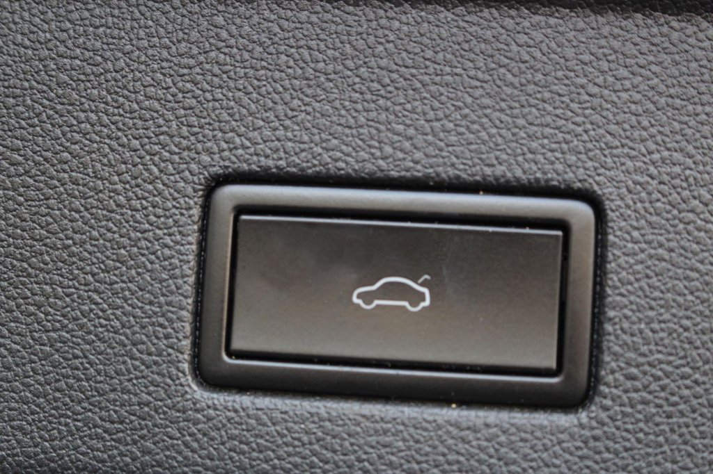 Used Volkswagen Touareg 2018 for sale - 78145102: Photo 8