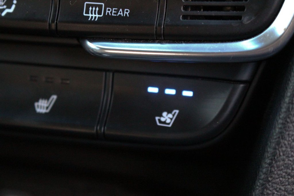 Used Hyundai Santa Fe 2018 for sale - 77720396: Photo 25