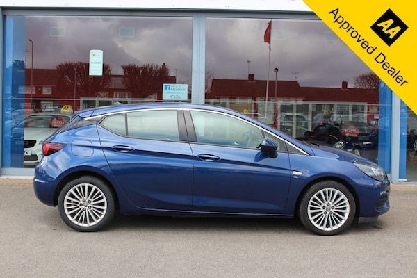 Used Vauxhall Astra 2020 for sale - 74028208: Photo 2
