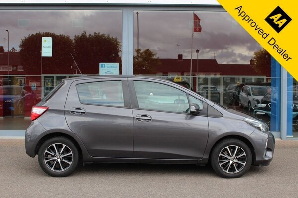 Used Toyota Yaris 2019 for sale - 75306689: Photo 2