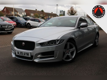 Used Jaguar XE 2019 for sale - 76439284: Photo