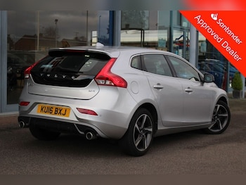 Used Volvo V40 2016 for sale - 76725056: Photo