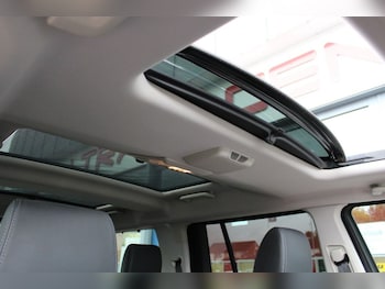 Used Land Rover Discovery 4 2016 for sale - 76430112: Photo