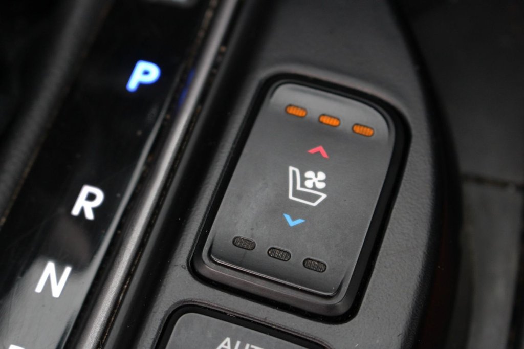 Used Hyundai Santa Fe 2015 for sale - 76698298: Photo 17