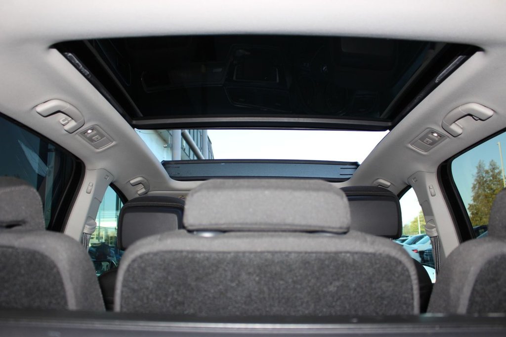 Used Volkswagen Touran 2017 for sale - 76768754: Photo 12