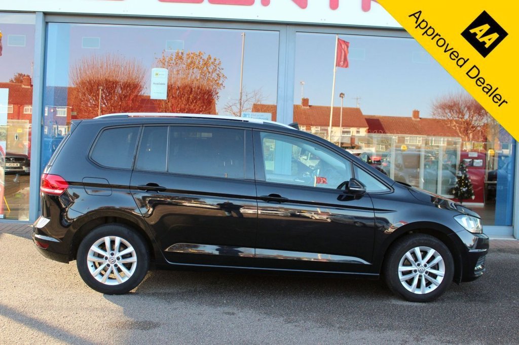 Used Volkswagen Touran 2017 for sale - 76768754: Photo 2