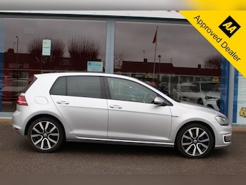 Used Volkswagen Golf 2015 for sale - 77632141: Photo