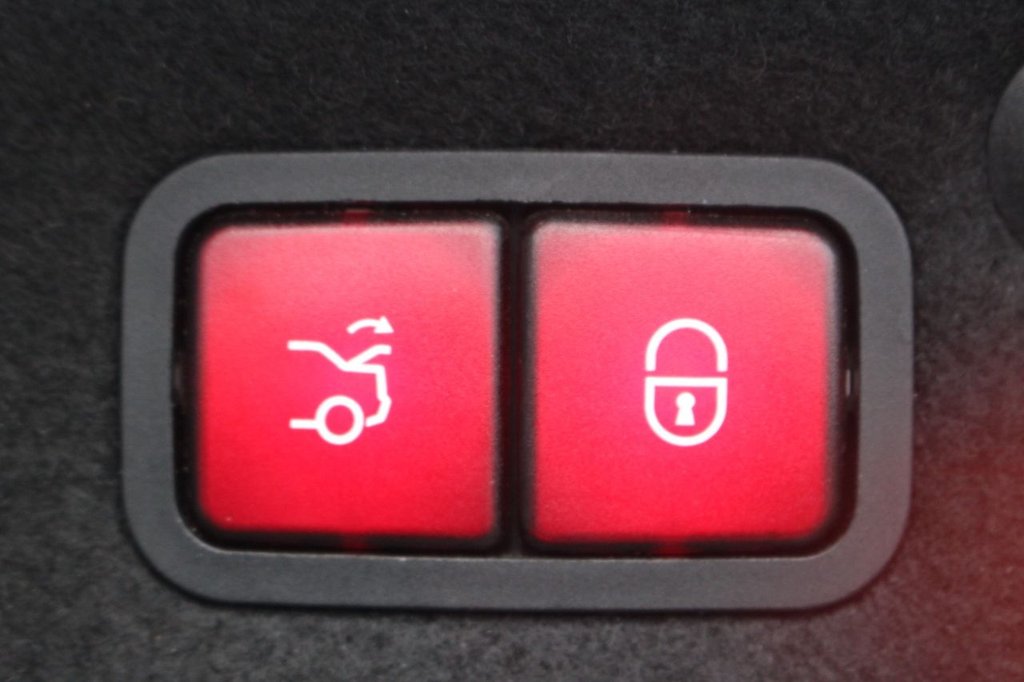 Used Mercedes-Benz C Class 2018 for sale - 76820221: Photo 6