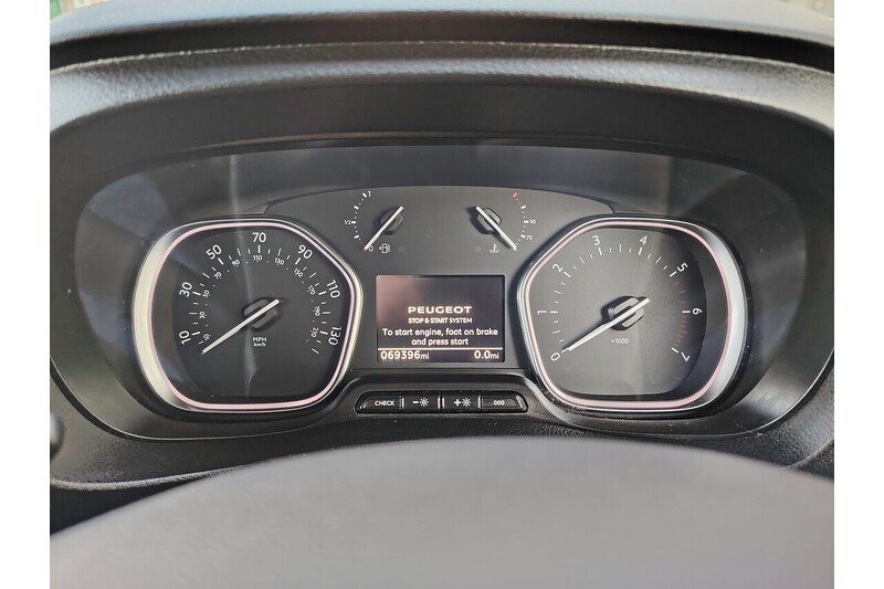 Used Peugeot Traveller 2020 for sale - 77213122: Photo 31