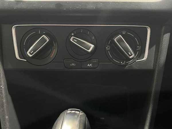 Used Volkswagen Polo 2014 for sale - 76210288: Photo 34