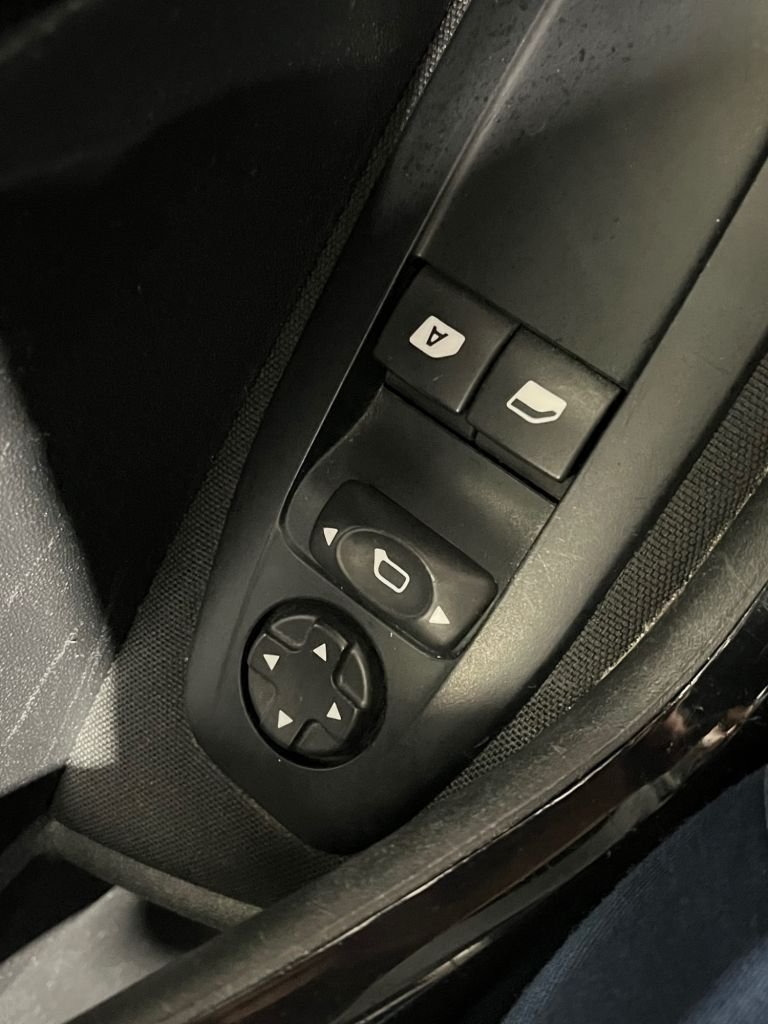 Used Peugeot 208 2016 for sale - 76323575: Photo 29