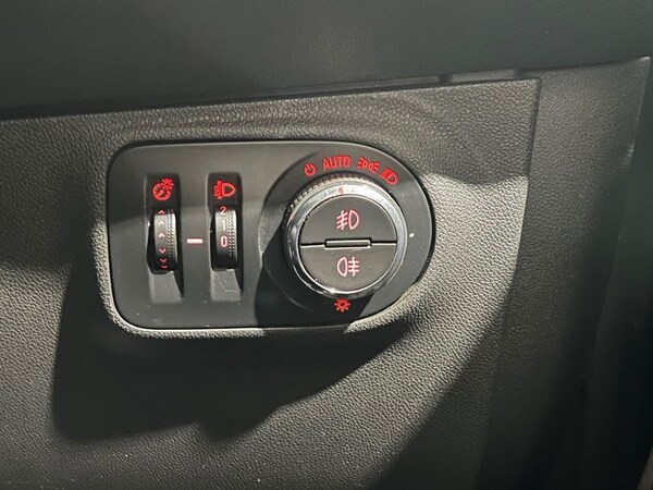 Used Vauxhall Corsa 2016 for sale - 76203163: Photo 26
