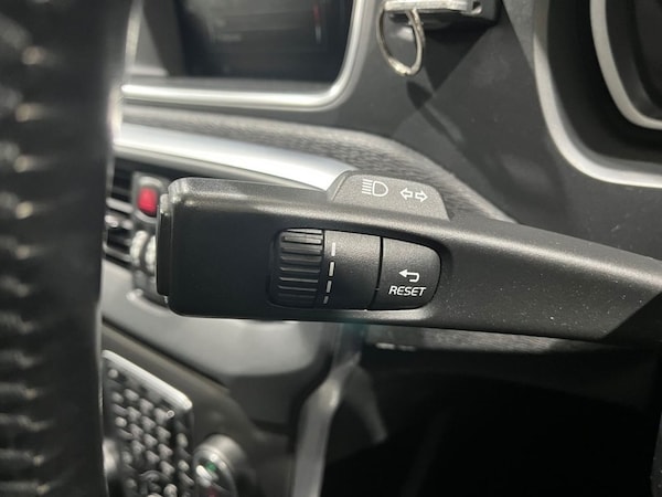 Used Volvo V40 2015 for sale - 76267118: Photo 25
