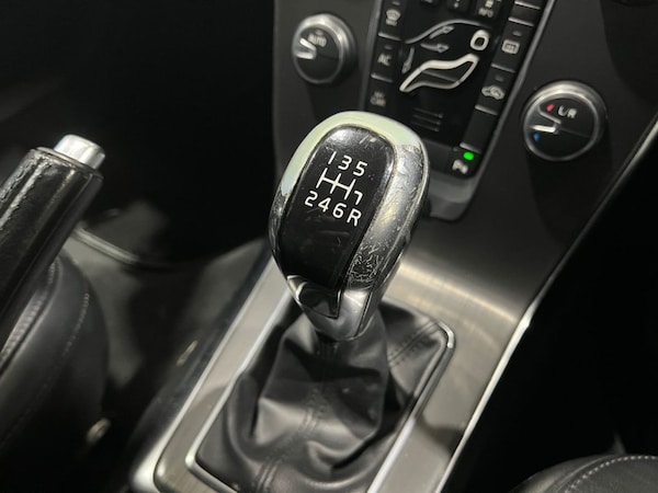 Used Volvo V40 2015 for sale - 76267118: Photo 29