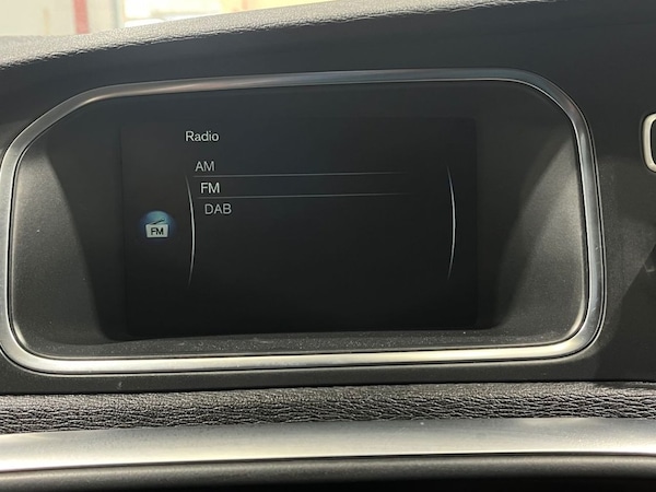 Used Volvo V40 2015 for sale - 76267118: Photo 37