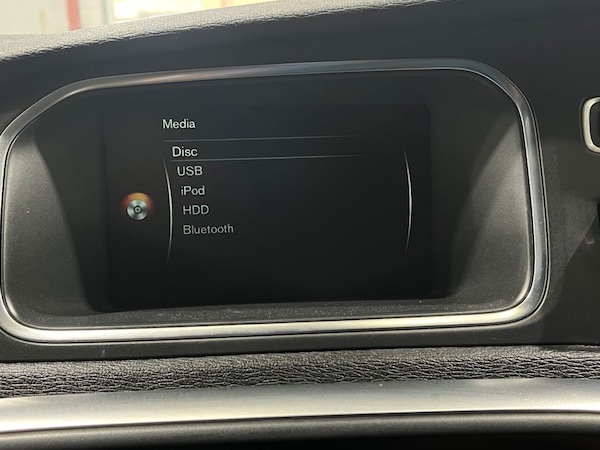 Used Volvo V40 2015 for sale - 76267118: Photo 38