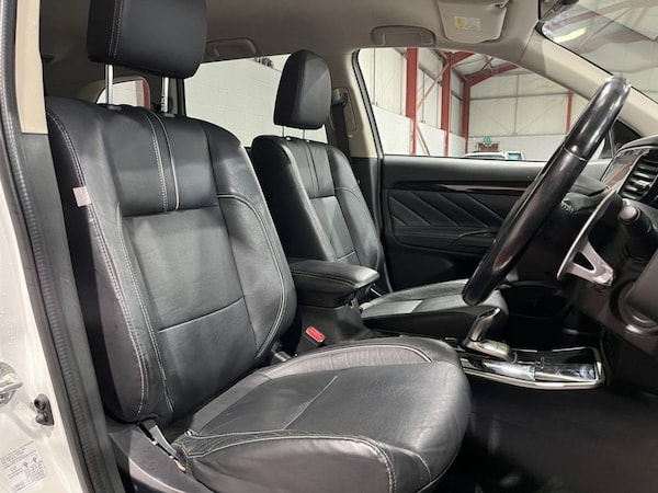Used Mitsubishi Outlander 2018 for sale - 76210502: Photo 16