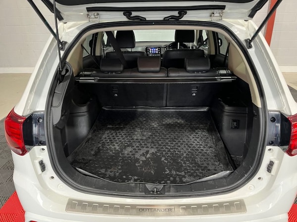 Used Mitsubishi Outlander 2018 for sale - 76210502: Photo 43