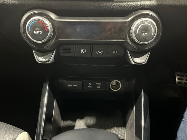 Used Kia Stonic 2019 for sale - 76236222: Photo 27