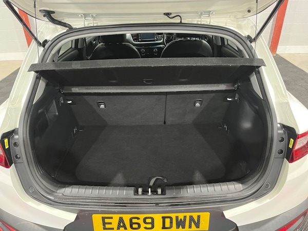 Used Kia Stonic 2019 for sale - 76236222: Photo 40