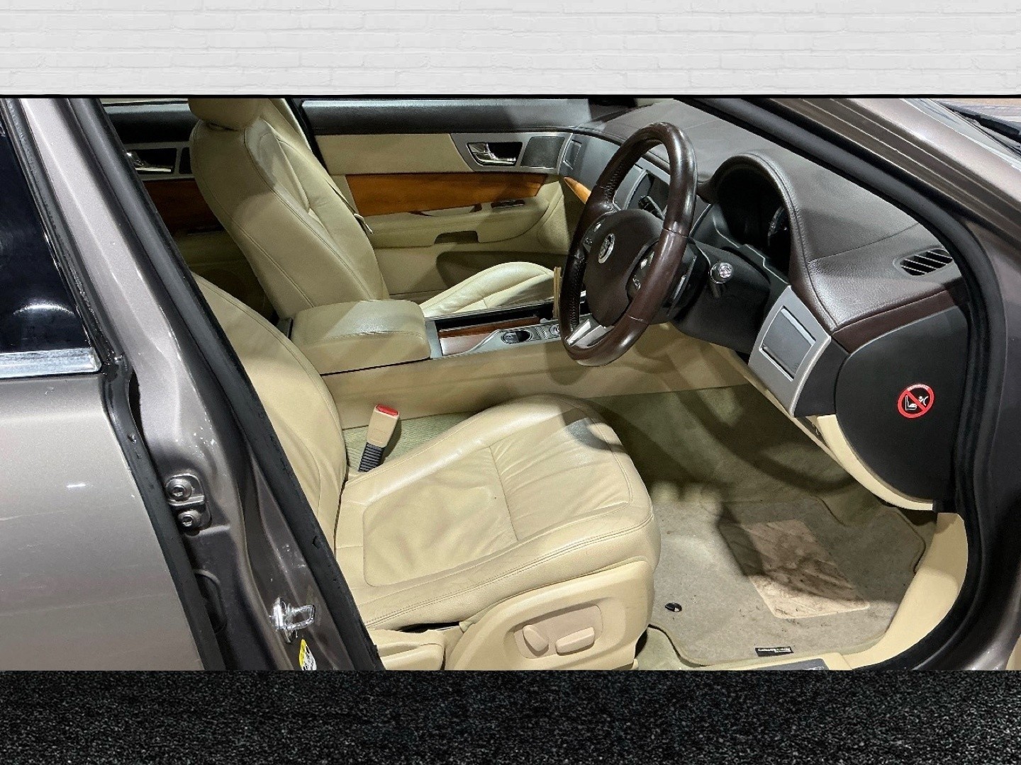 Used Jaguar XF 2010 for sale - 76762167: Photo 8