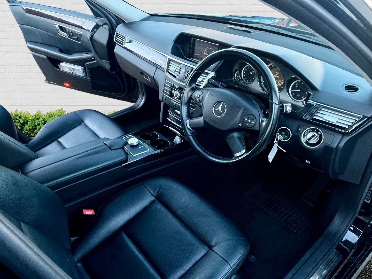 Used Mercedes-Benz E Class 2010 for sale - 76769813: Photo 12