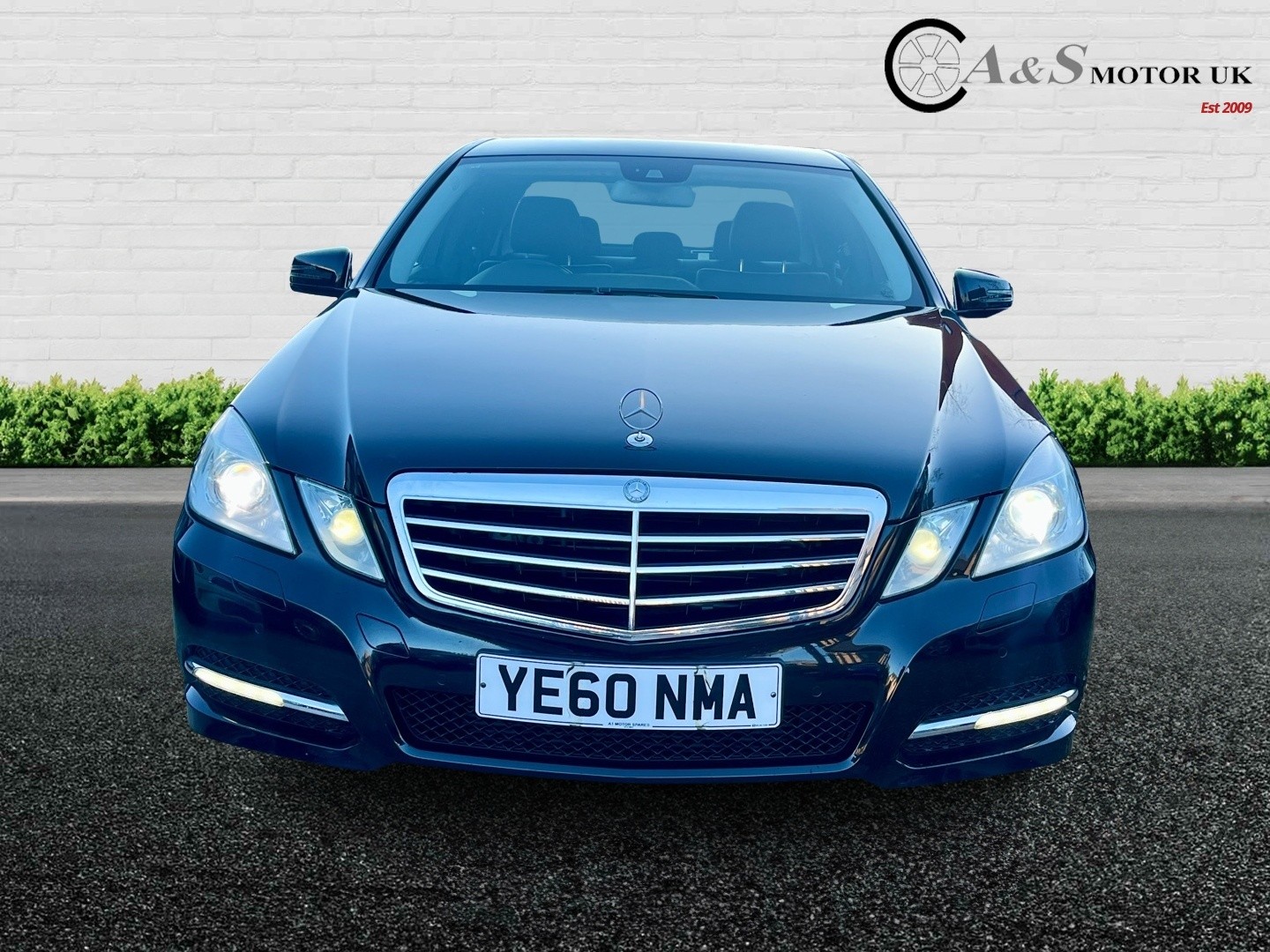 Used Mercedes-Benz E Class 2010 for sale - 76769813: Photo 2