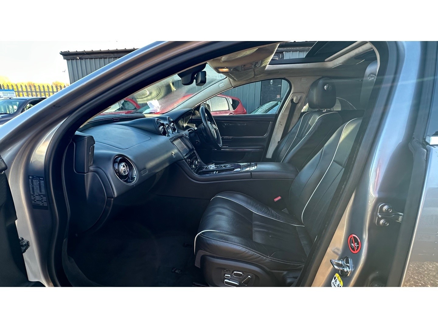 Used Jaguar XJ for sale - 76631480: Photo 11