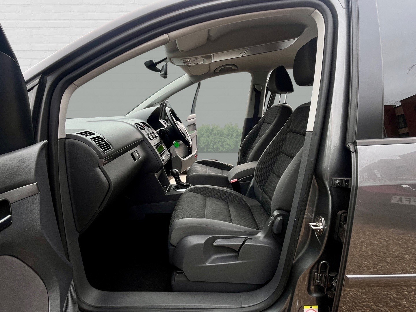 Used Volkswagen Touran 2012 for sale - 77548215: Photo 12