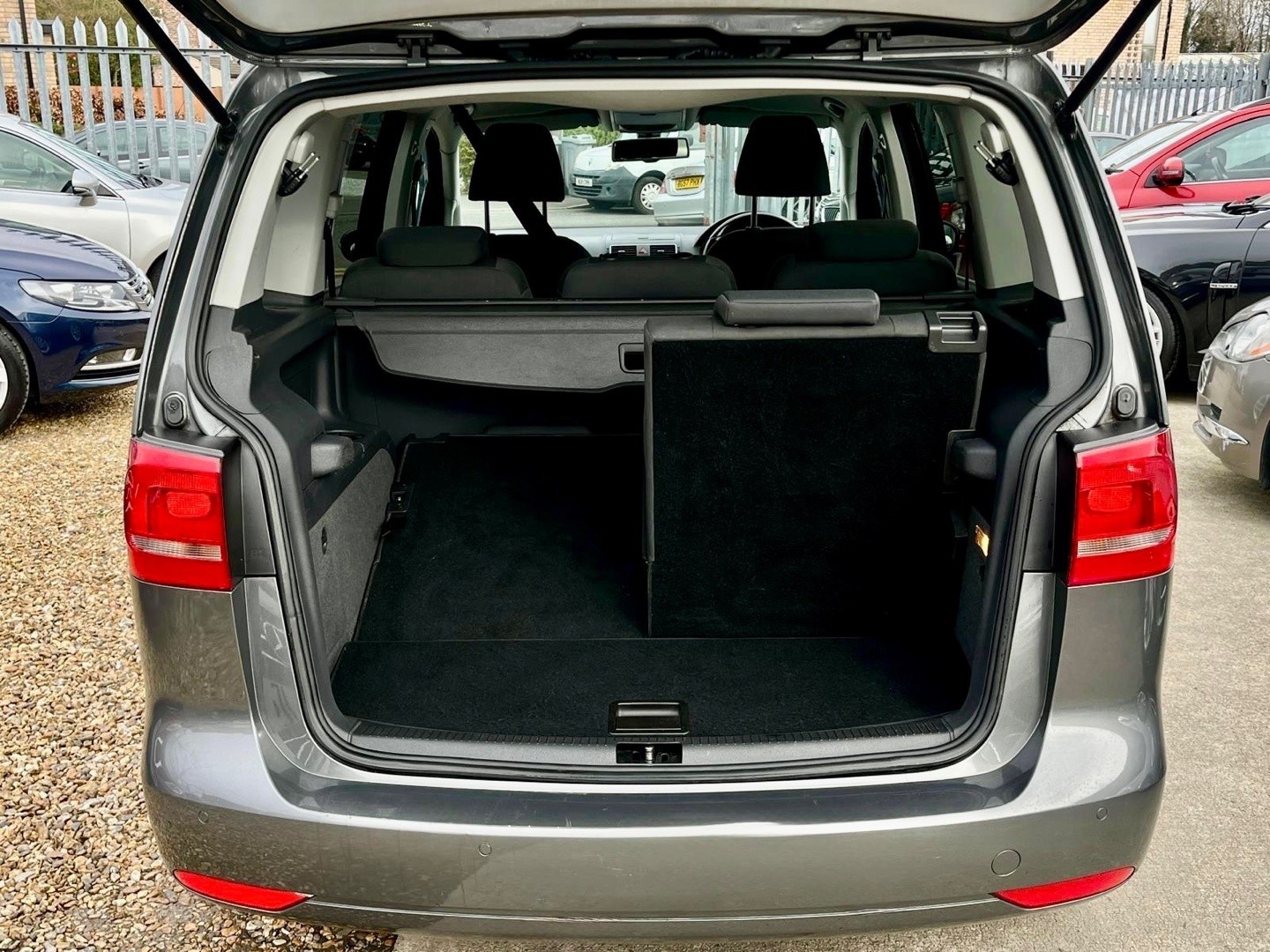 Used Volkswagen Touran 2012 for sale - 77548215: Photo 18