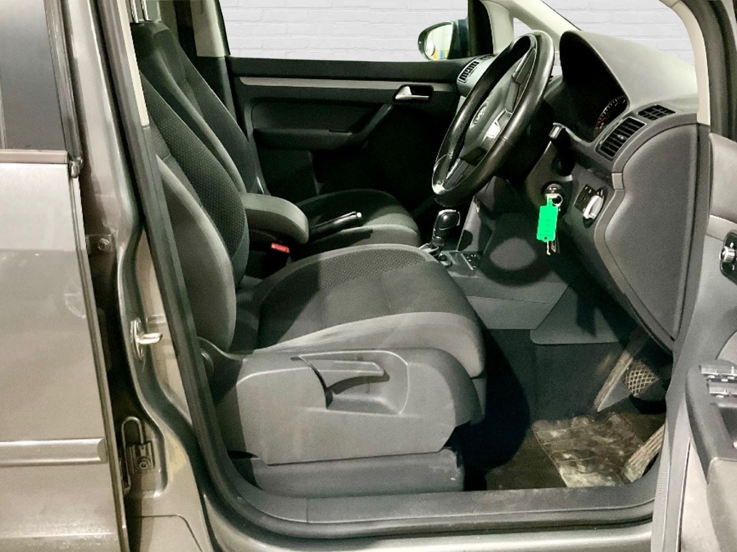 Used Volkswagen Touran 2012 for sale - 77548215: Photo 6