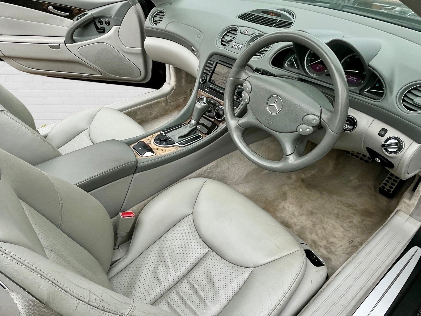 Used Mercedes-Benz SL 2004 for sale - 77548156: Photo 11