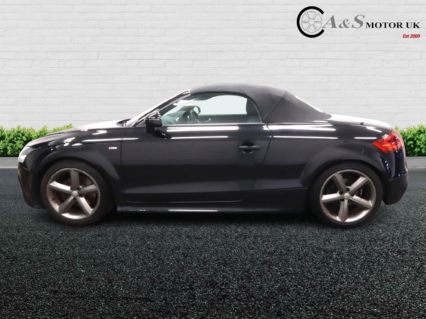 Used Audi TT 2011 for sale - 76588442: Photo 2