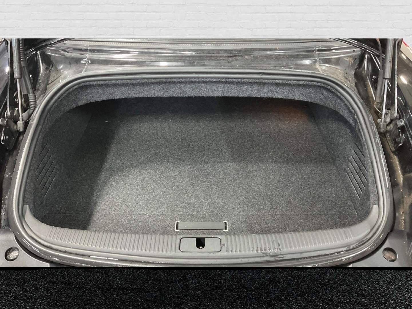 Used Audi TT 2011 for sale - 76588442: Photo 8