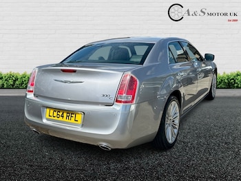 Used Chrysler 300C 2014 for sale - 78667358: Photo