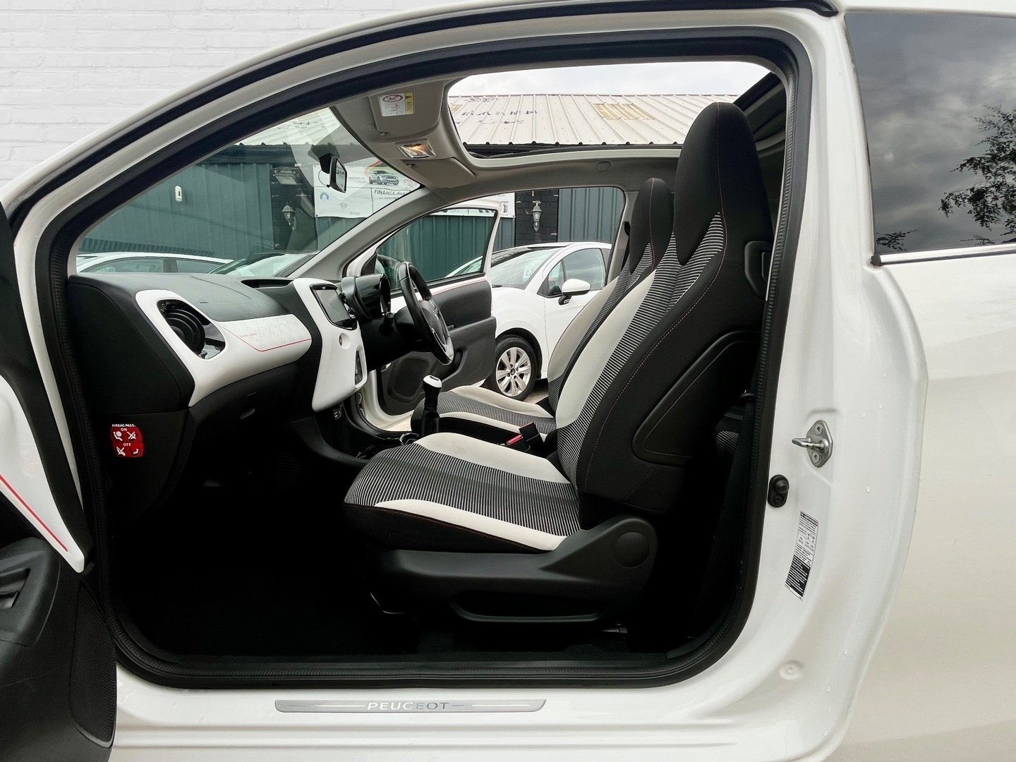 Used Peugeot 108 2015 for sale - 76149251: Photo 13